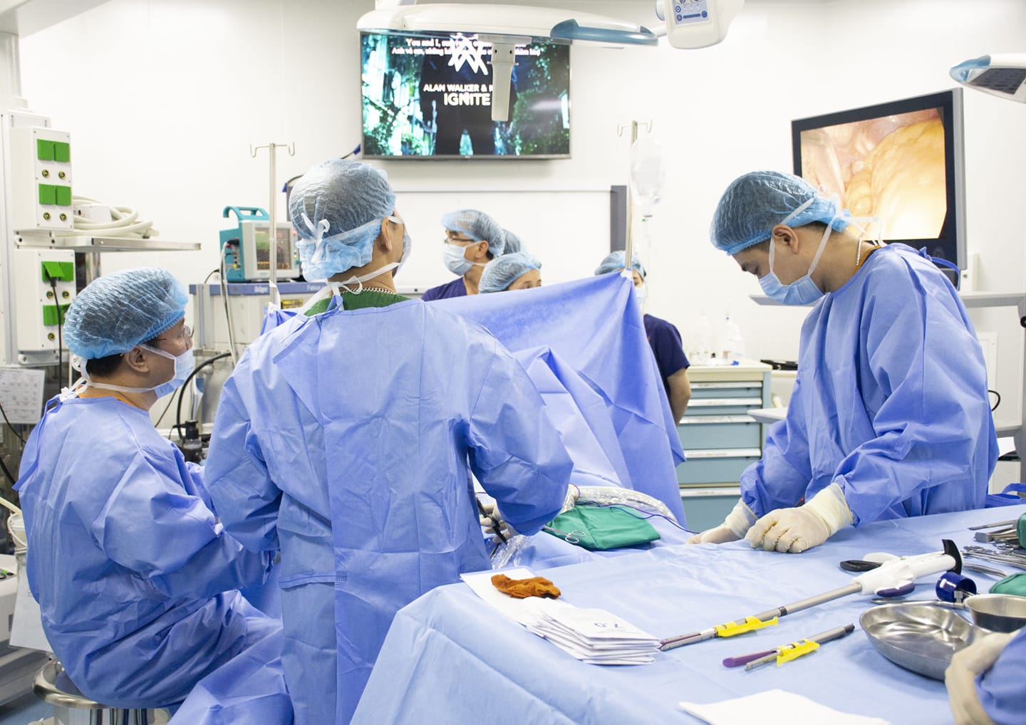 Thiết bị phẫu thuật là gì? Vai trò trong y học hiện đại